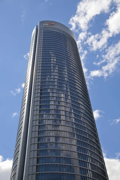 MADRID, ESPAÑA - 22 de julio de 2014: Madrid ciudad, centro de negocios, rascacielos modernos — Foto de Stock