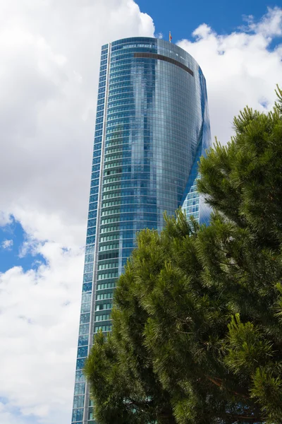 Madrid, Spanje - 22 juli 2014: madrid stad, business-centrum, moderne wolkenkrabbers — Stockfoto
