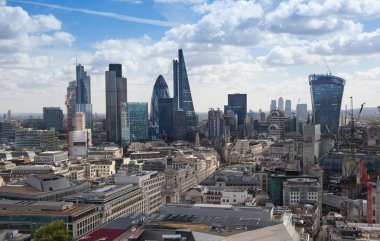 London, İngiltere - Ağustos 9, 2014 Londra görünümü. Londra bir lider küresel finans merkezleri. cam, Kornişon lloyed's tower 42 parça
