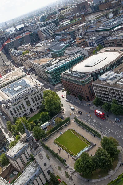 LONDRES, Reino Unido - 9 de agosto de 2014 Londres vista. City de Londres uno de los principales centros de finanzas globales. fragmento de vidrio, Torre 42, lloyed 's, Gherkin — Foto de Stock