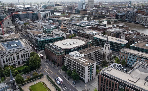 LONDRES, Reino Unido - 9 de agosto de 2014 vista de Londres. Cidade de Londres um dos principais centros de finanças globais. Shard of glass, Tower 42, lloyed 's, Gherkin — Fotografia de Stock