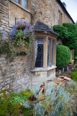 Wiltshire, chippenham, İngiltere - Ağustos 9, 2014: castle combe, benzersiz eski İngiliz Köyü ve lüks golf club