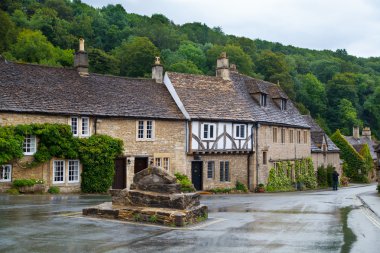 Wiltshire, chippenham, İngiltere - Ağustos 9, 2014: castle combe, benzersiz eski İngiliz Köyü ve lüks golf club