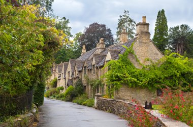 Wiltshire, chippenham, İngiltere - Ağustos 9, 2014: castle combe, benzersiz eski İngiliz Köyü ve lüks golf club