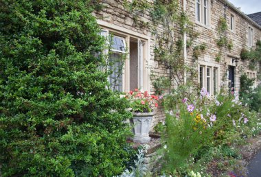 Wiltshire, chippenham, İngiltere - Ağustos 9, 2014: castle combe, benzersiz eski İngiliz Köyü ve lüks golf club