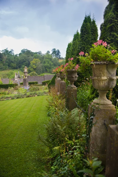 WILTSHIRE, CHIPPENHAM, UK - AUGUST 9, 2014: Castle Combe, unique old English village and luxury golf club — Stock Photo, Image