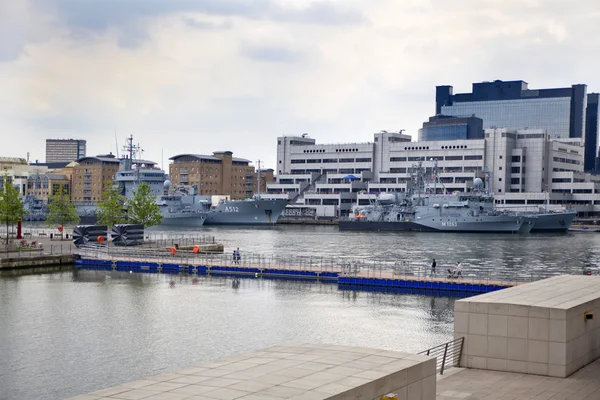 LONDRES, ROYAUME-UNI - 17 MAI 2014 En face de la cabane Capitan. Des navires militaires de l'armée allemande basés à Canary Wharf aria seront ouverts au public en matière de contenu éducatif — Photo