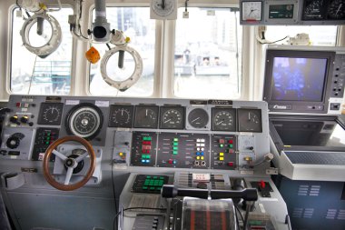 London, İngiltere - 17 Nisan 2014 yılında capitan kabinin yan. Alman ordusunun askeri gemiler canary wharf aryası olmak, temel eğitim içeriği içinde halk için açın.