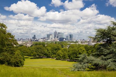 Londra Birleşik Krallık - ö. 28 Temmuz 2014: iş İlçesi Kanarya wharf Londra güneyinde eski İngiliz Park view