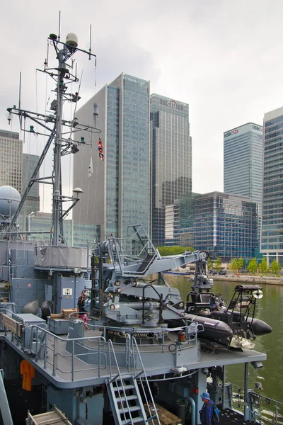 LONDRES, Reino Unido - 17 DE MAYO DE 2014 En el lado de la cabina del Capitán. Buques militares alemanes con base en Canary Wharf aria, abiertos al público en contenidos educativos —  Fotos de Stock