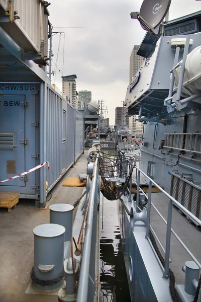 LONDRES, Reino Unido - 17 de maio de 2014 Ao lado da cabine do Capitan. Navios militares do exército alemão com sede em Canary Wharf aria, para serem abertos ao público em conteúdo educacional — Fotografia de Stock