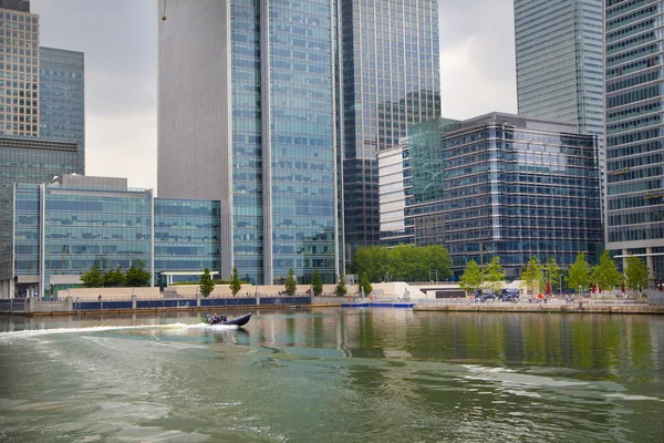 LONDRES, ROYAUME-UNI - 17 MAI 2014 En face de la cabane Capitan. Des navires militaires de l'armée allemande basés à Canary Wharf aria seront ouverts au public en matière de contenu éducatif — Photo