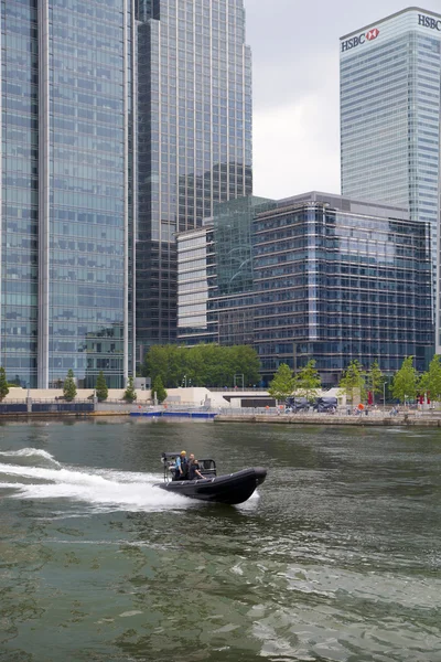 London, Storbritannien - 17 maj, 2014 i sidan av capitan stuga. tyska armén militära fartyg i canary wharf aria, att vara öppna för allmänheten i pedagogiskt innehåll — Stockfoto