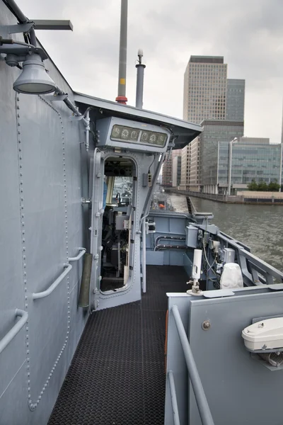 London, İngiltere - 17 Nisan 2014 yılında capitan kabinin yan. Alman ordusunun askeri gemiler canary wharf aryası olmak, temel eğitim içeriği içinde halk için açın. — Stok fotoğraf