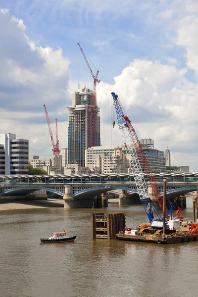 LONDRA, Regno Unito - 30 GIUGNO 2014: Nuovo grande sviluppo in Bank of England aria — Foto Stock