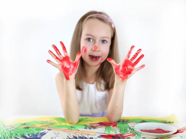 Girl drawing with water colours — Stock Photo, Image