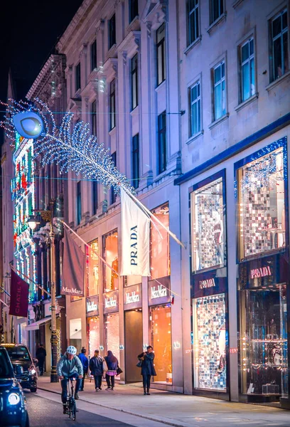 London November 2021 Prada Fashion House Festive Decorations Christmas Lights — Stock Photo, Image