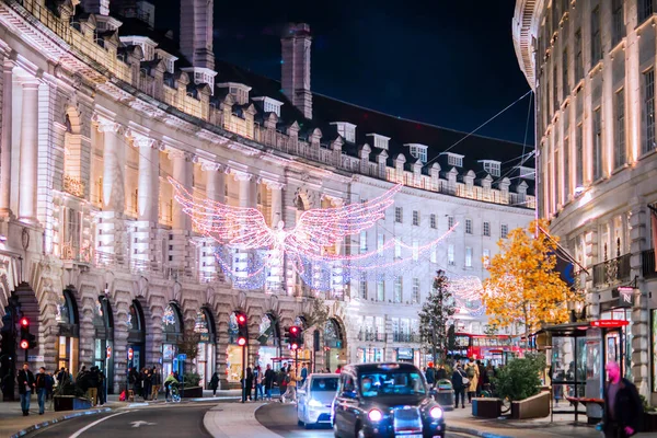 英国伦敦 2021年11月18日 摄政街 公共汽车和街上行人的节日装饰和圣诞灯饰 — 图库照片