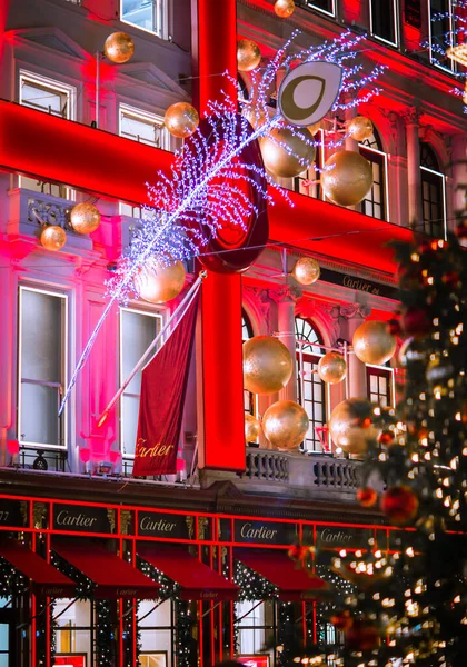 ロンドン英国 2021年11月18日 ボンドストリートでの祝祭の装飾とクリスマスライトを持つカルティエハウス — ストック写真