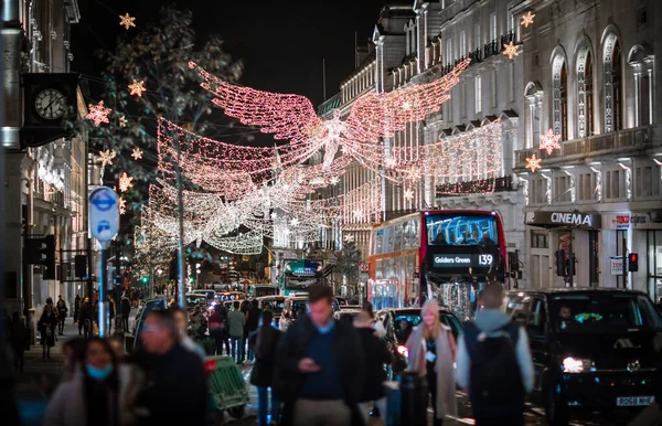 London Storbritannien November 2021 Julpynt Och Julbelysning Piccadilly Cirkus Bilar — Stockfoto