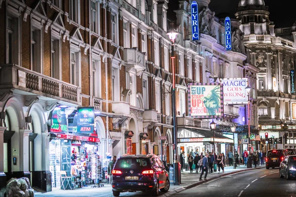 ロンドン英国 11月18 2021 ロンドンでの祭りの装飾やクリスマスライト ウエストエンド ショー バーやクラブがたくさんある街の一部です 通りを歩く人々 — ストック写真