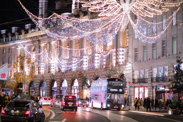 Londra Noiembrie 2021 Decorațiuni Festive Lumini Crăciun Strada Regent Mașini — Fotografie, imagine de stoc