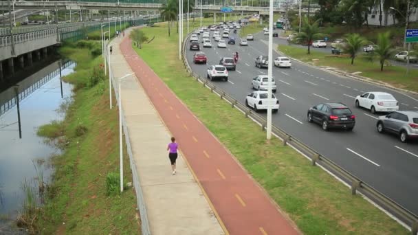 Salvador Bahia Brasil Septiembre 2021 Ciclista Recorriendo Carril Bici Junto — Vídeos de Stock