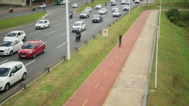 Salvador Bahia Brasilien September 2021 Fahrradfahrer Auf Einem Radweg Neben — Stockvideo