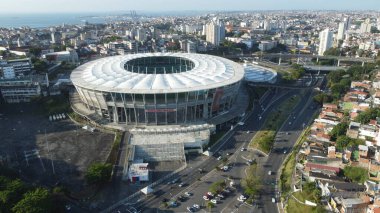 Salvador, Bahia, Brezilya - 2 Ekim 2021: Salvador şehrindeki Arena Fonte Nova futbol stadyumunun havadan görünüşü.