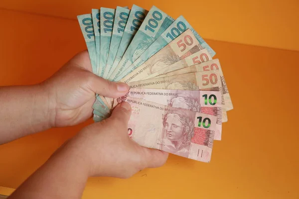 Salvador Bahia Brasil Octubre 2021 Contando Mano Billetes Reales Moneda — Foto de Stock