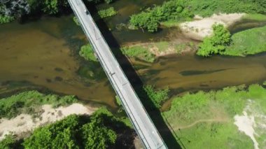 Conde, Bahia, Brezilya - 7 Ekim 2021: Bahia 'nın kuzey kıyısındaki Conde şehrindeki Itapicuru Nehri' nin kuru yatağının havadan görünüşü.