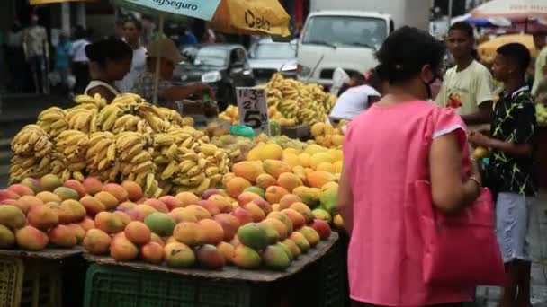 Salvador Bahia Brazília November 2021 Gyümölcskereskedelem Utcán Salvador Belvárosában — Stock videók