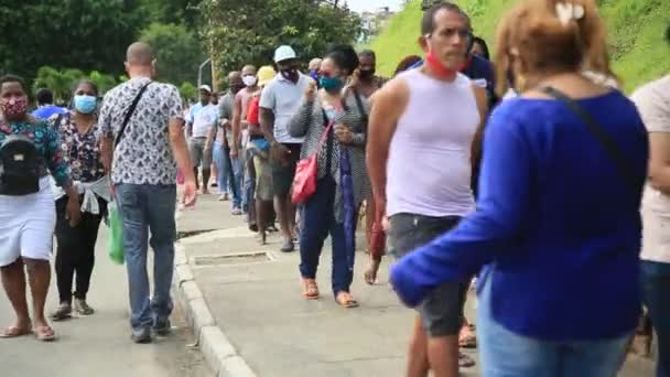 Salvador Bahia Brasil Julio 2021 Gente Haciendo Cola Para Recibir — Vídeo de stock