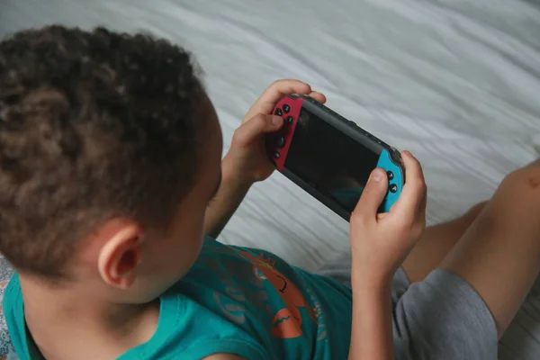 ブラジルのバイーア州サラドール 2021年11月6日 子供がサルバドール市でビデオゲームポータルをプレイ — ストック写真