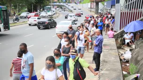 2021年7月6日 在萨尔瓦多城市 人们排起了长队 准备接受针对考拉病毒的防护疫苗 — 图库视频影像