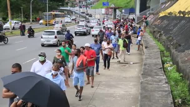 Salvador Bahia Brazil Ιουλίου 2021 Άνθρωποι Βρίσκονται Ουρά Για Λάβουν — Αρχείο Βίντεο