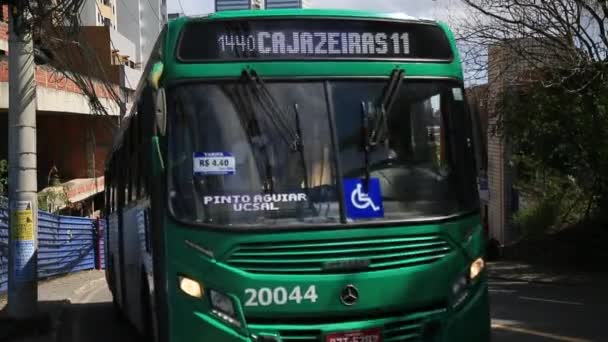 Salvador Bahia Brasil Julho 2021 Movimento Veículos Uma Rua Cidade — Vídeo de Stock