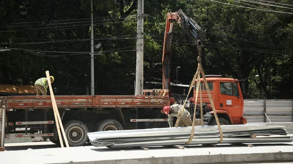 2021年11月10日 在萨尔瓦多市的一个建筑工地发现了Munck卡车 — 图库照片