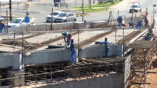 Salvador Bahia Brazil November 2021 Workers Seen Construction Concrete Bridge — Stock Video