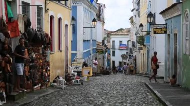 Salvador, Bahia, Brezilya - 10 Kasım 2021: Salvador şehrinin tarihi merkezi Pelourinho caddelerinin manzarası.