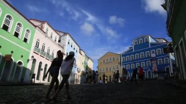 Salvador, Bahia, Brezilya - 10 Kasım 2021: Salvador şehrinin tarihi merkezi Pelourinho caddelerinin manzarası.