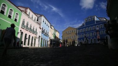 Salvador, Bahia, Brezilya - 10 Kasım 2021: Salvador şehrinin tarihi merkezi Pelourinho caddelerinin manzarası.