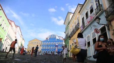 Salvador, Bahia, Brezilya - 10 Kasım 2021: Salvador şehrinin tarihi merkezi Pelourinho caddelerinin manzarası.