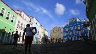 Salvador, Bahia, Brezilya - 10 Kasım 2021: Salvador şehrinin tarihi merkezi Pelourinho caddelerinin manzarası.