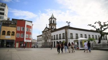 Salvador, Bahia, Brezilya - 10 Kasım 2021: Salvador şehrinin tarihi merkezi Pelourinho 'daki Santa Casa da Misericordia da Bahia manzarası.
