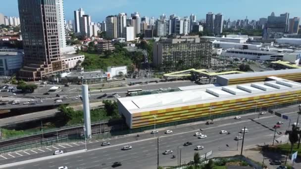 Salvador Bahia Brasil Noviembre 2021 Movimiento Tráfico Región Iguatemi Ciudad — Vídeos de Stock