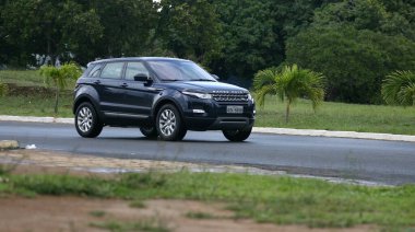 Salvador, Bahia, Brezilya - 14 Temmuz 2014: Range Rover Evoque 2014 aracı Salvador şehrinde görüldü.