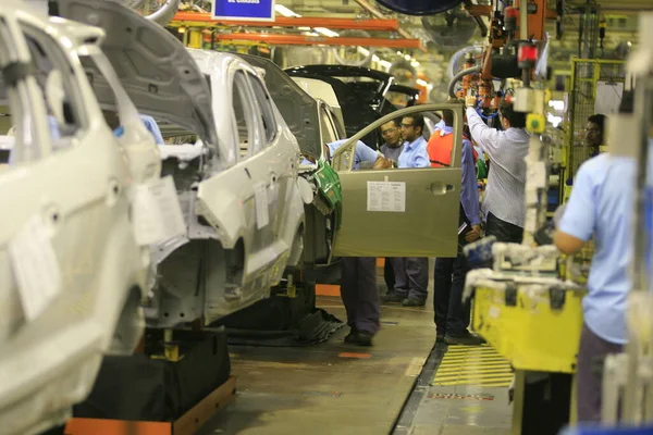 ブラジル バイーア州カマカリ2013年12月12日 バイーア州カマカリ市のフォード車工場の生産ライン — ストック写真