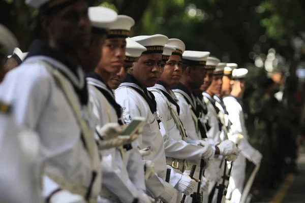 2015年9月7日 在萨尔瓦多市举行的巴西独立阅兵式上 可以看到巴西海军的军事人员 — 图库照片
