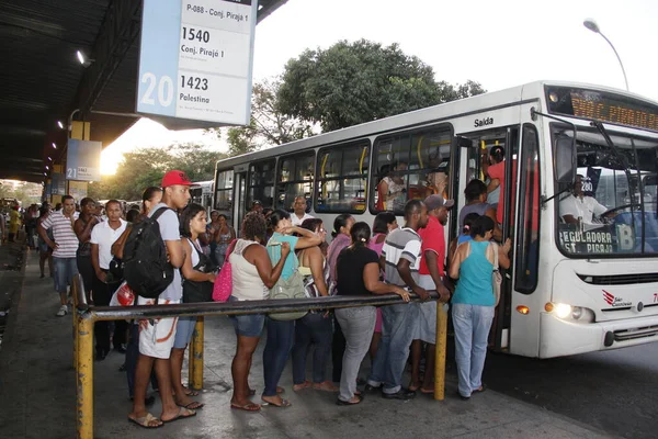 Salvador Bahia Brazil April 2013 Public Transport Passengers Waiting Public — Stock Photo, Image